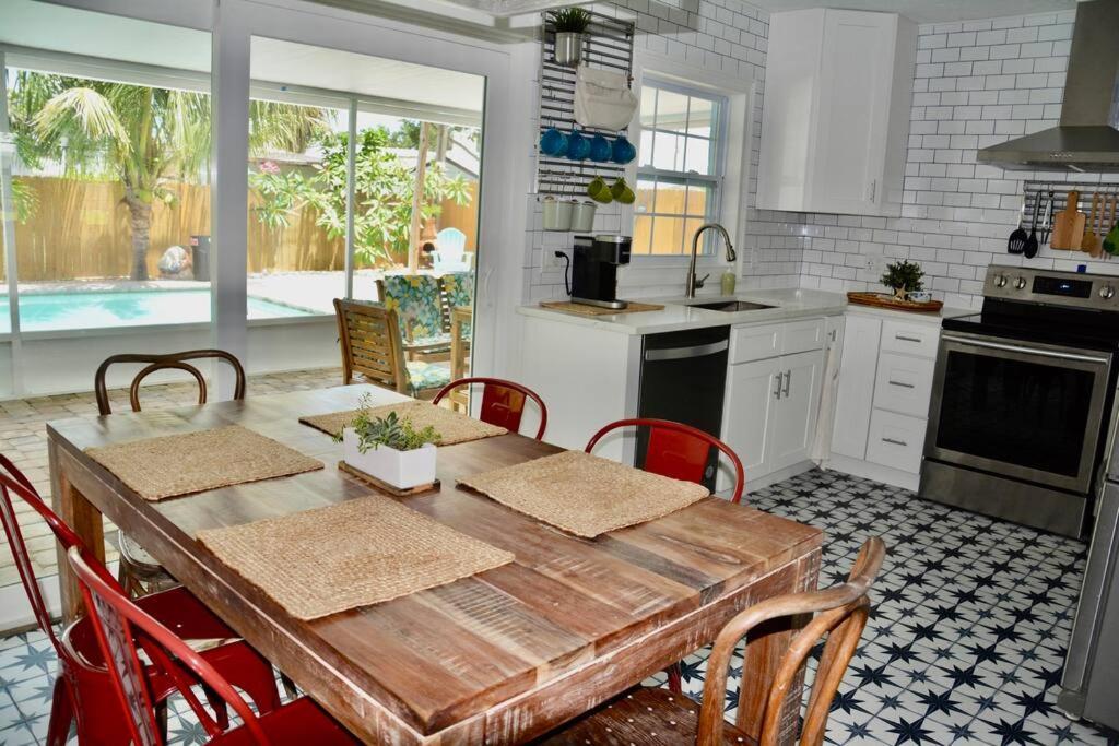Tropical Retreat Near Beaches, Cruise Terminals Merritt Island Exterior foto